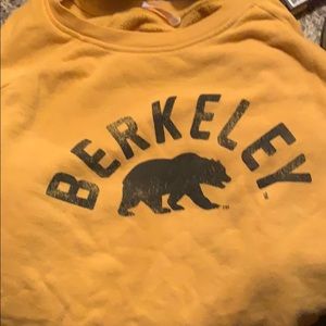 Im selling this sweater crop top, it’s very cozy.